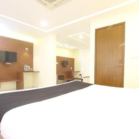 Kuzhittura Divines Business Hotel מראה חיצוני תמונה