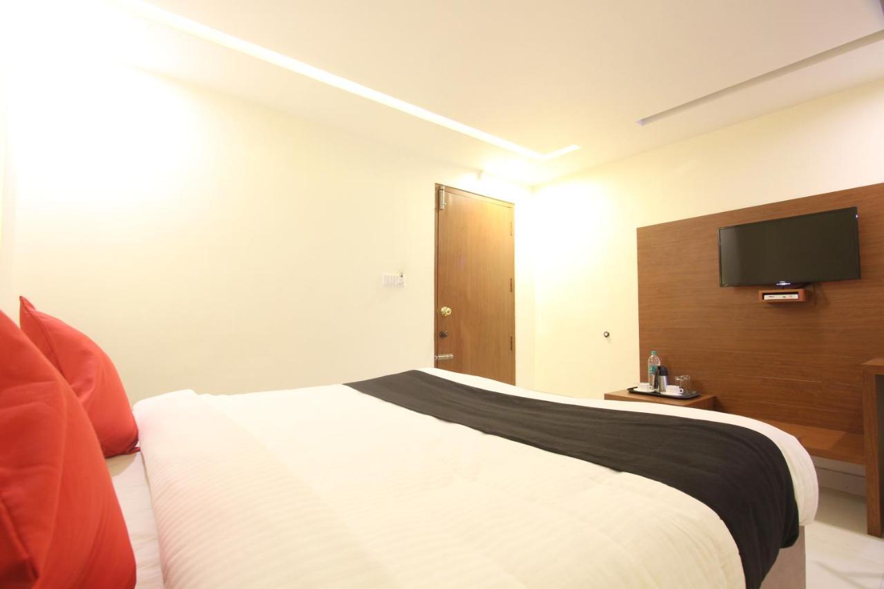 Kuzhittura Divines Business Hotel מראה חיצוני תמונה